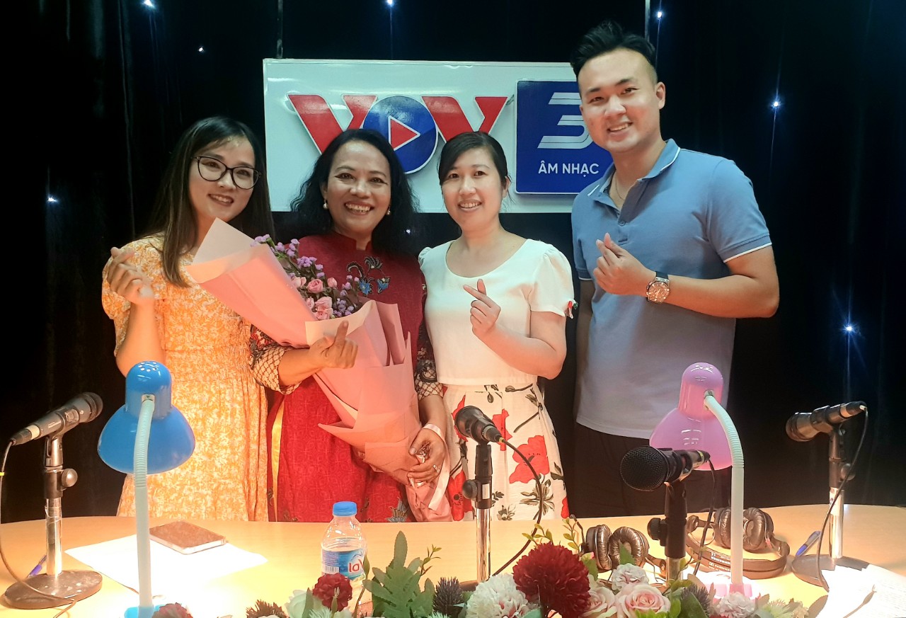 Đồng hành cùng Nhà báo Tú Thủy - VOV5