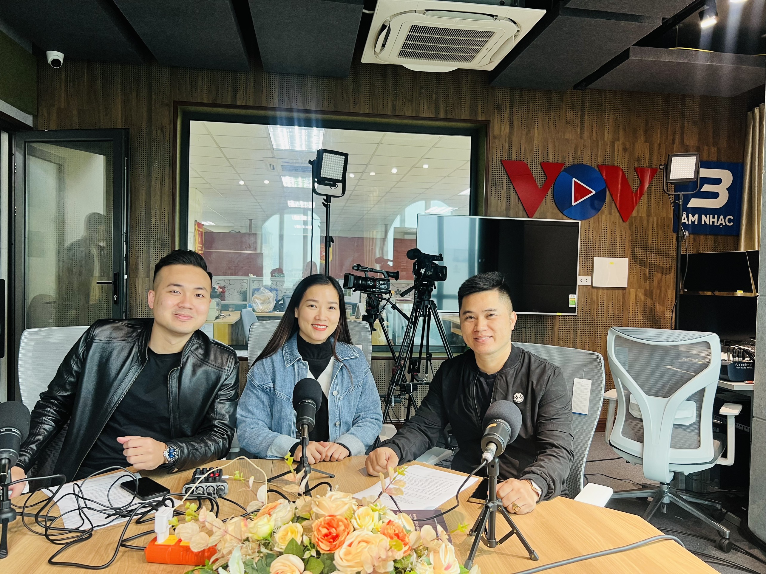 V3 - Giao lưu với NSUT Xuân Chung