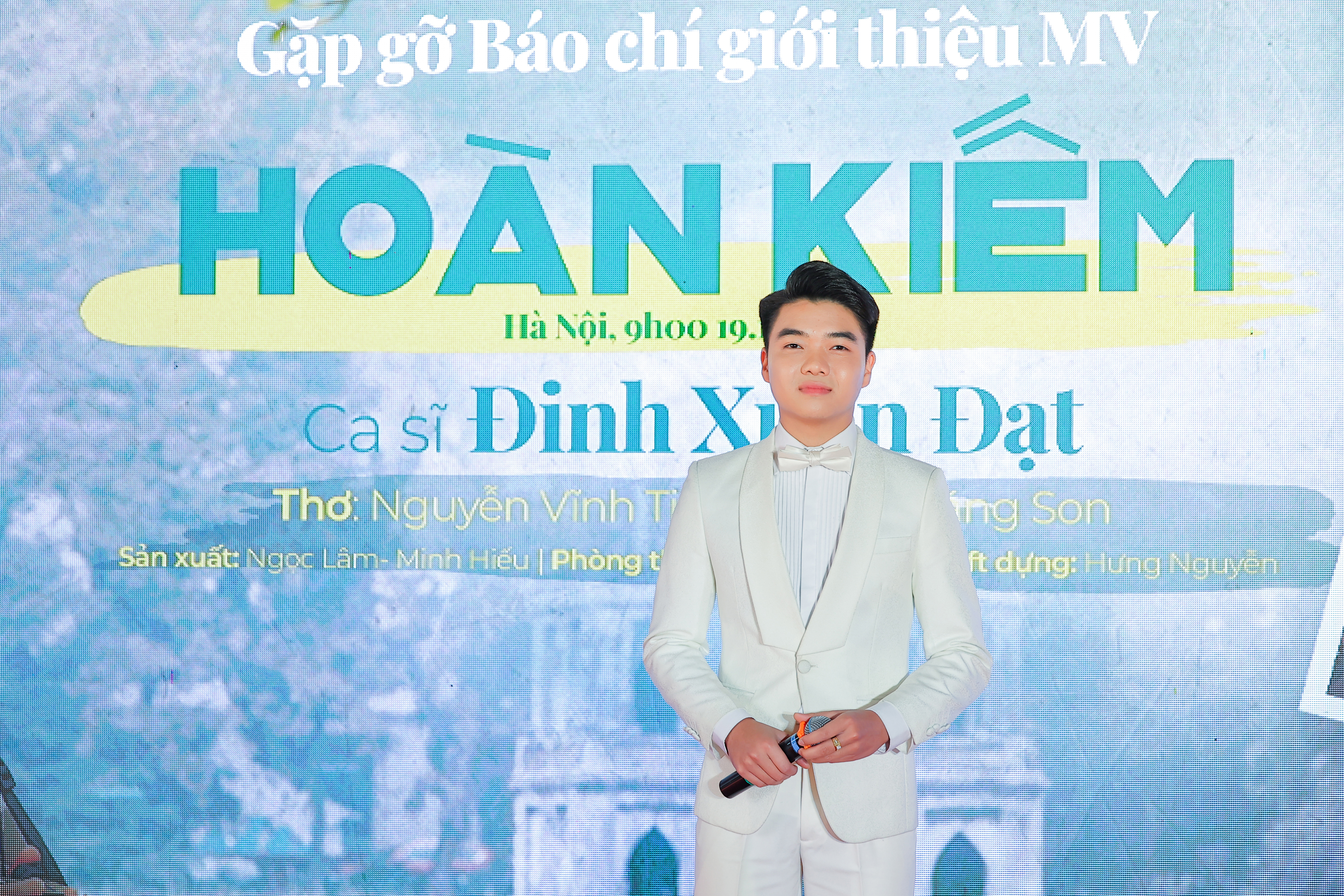 Hoàn Kiếm - Đinh Xuân Đạt 