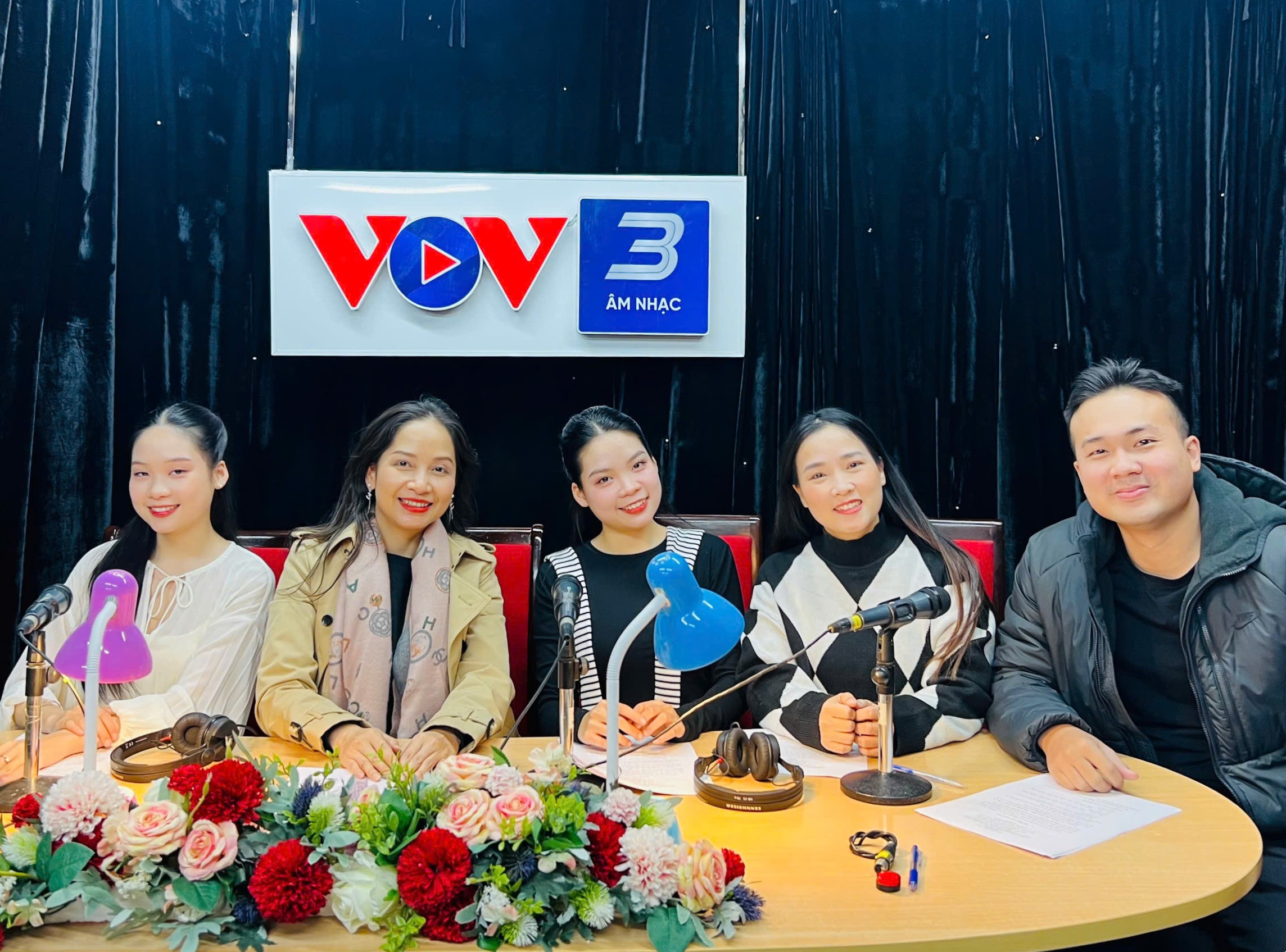 V3 TALK TỨ QUÝ BAND