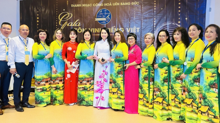 GALA TÔN VINH TIẾNG VIỆT  “LẮNG NGHE BIỂN GỌI’’ ROSTOCK 2025