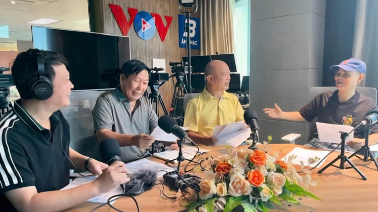 NHỮNG NGƯỜI HÁT BÈ TRẦM