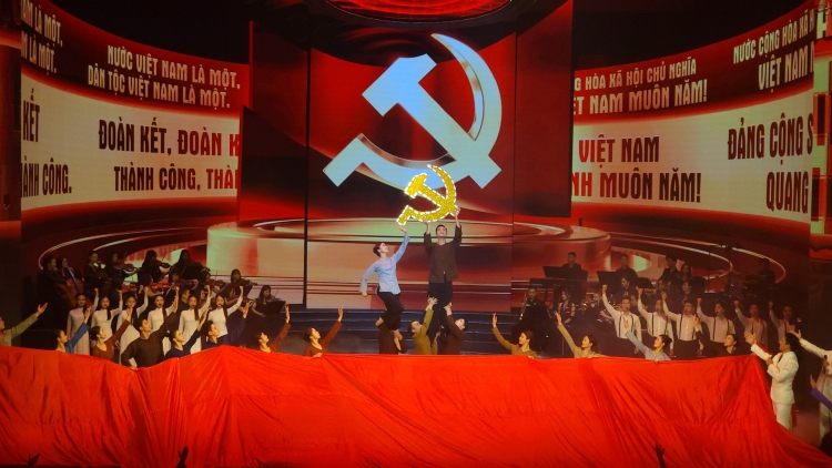 Rực rỡ cờ hoa đêm Hòa nhạc chính luận nghệ thuật đặc biệt "Mãi mãi niềm tin theo Đảng"