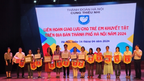 Xúc động chương trình “Liên hoan giao lưu cho trẻ em khuyết tật trên địa bàn TP. Hà nội"