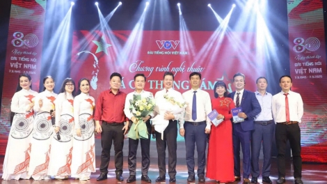 "LÁ CỜ THÁNG TÁM" - HÀO KHÍ 80 NĂM