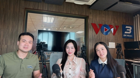 NỮ CA SĨ ĐẶNG NGỌC ANH VÀ "GỬI MÙA THU Ở LẠI" 
