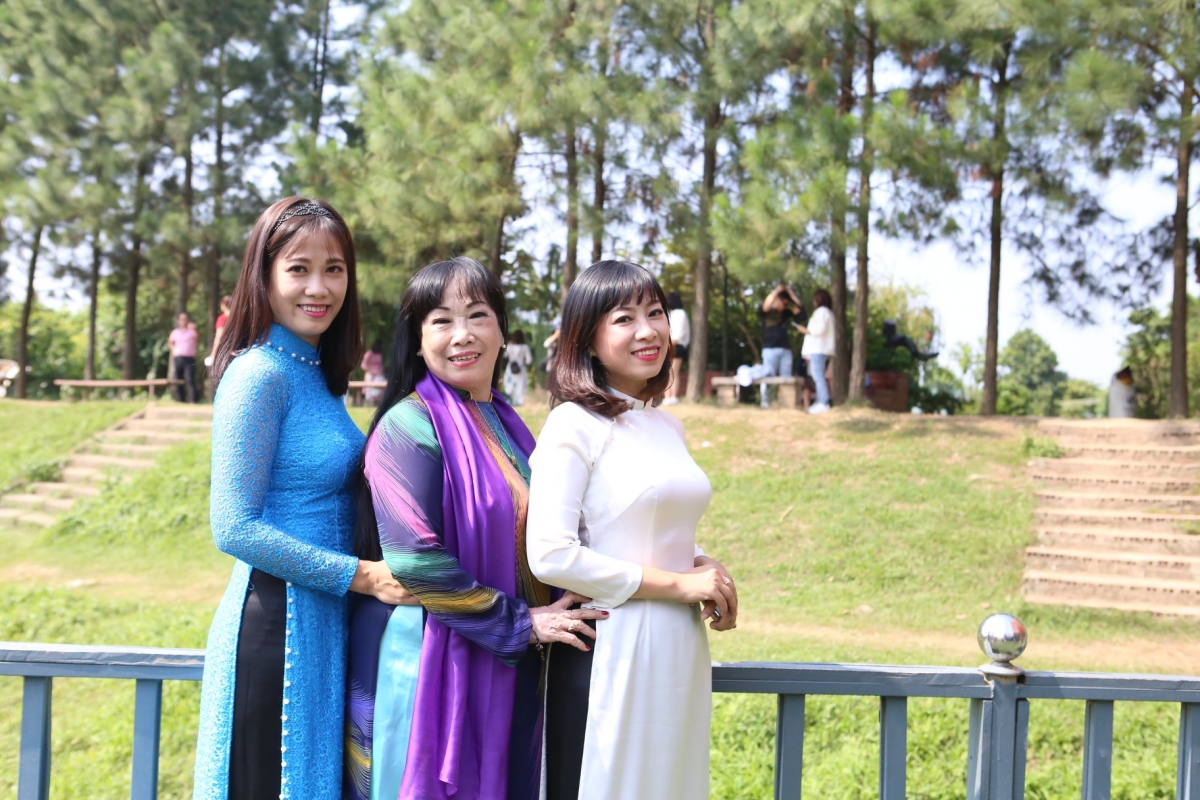 NSƯT Thúy Đạt và 2 con gái - NS Thúy Thúy, NS Thúy My