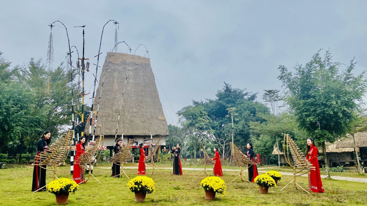 Nhóm nhạc Dân Tộc "Thanh âm xanh"
