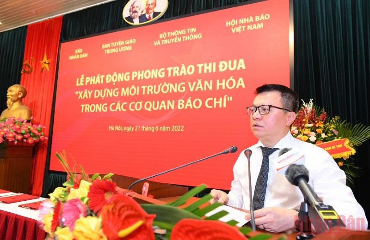 Đồng chí Lê Quốc Minh, Ủy viên Trung ương Đảng, Tổng Biên tập Báo Nhân Dân phát biểu tại buổi lễ.