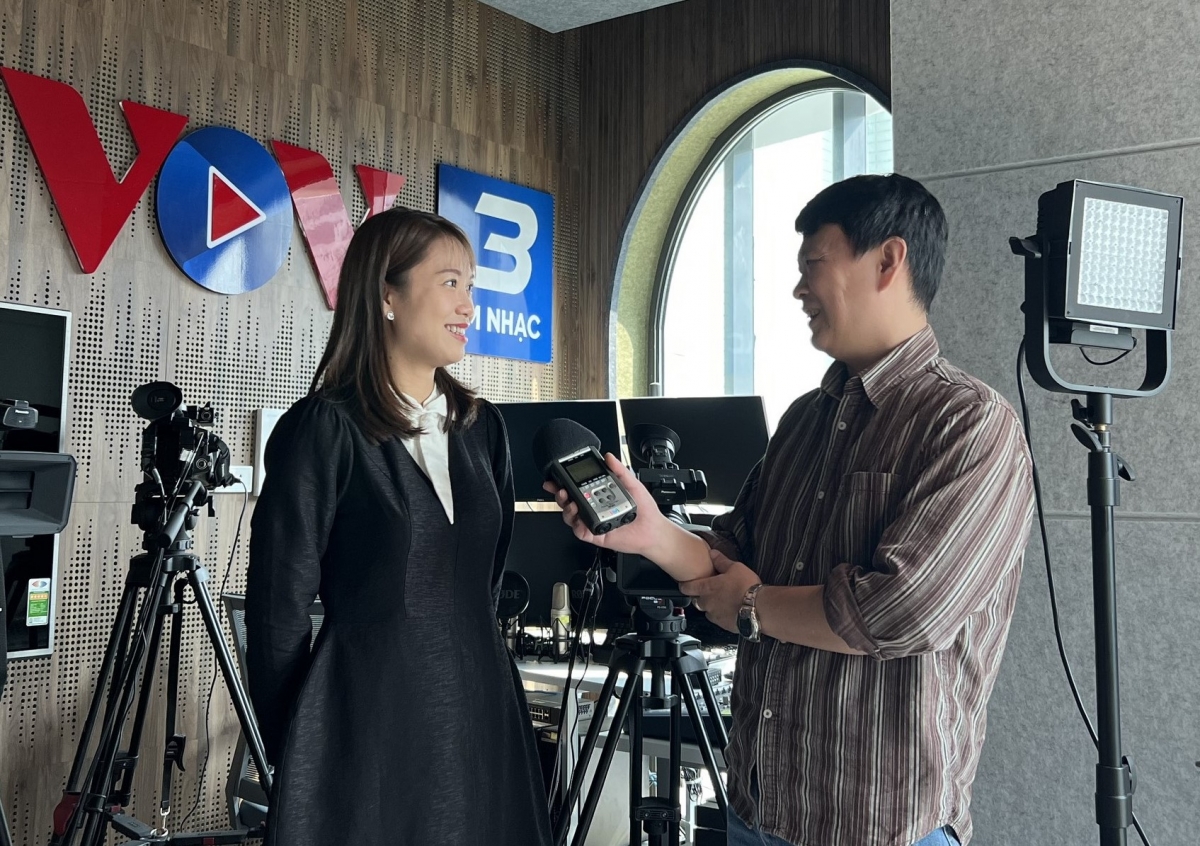 Nhạc sĩ Nguyễn Thúy My trả lời Pv tại Studio Vov3