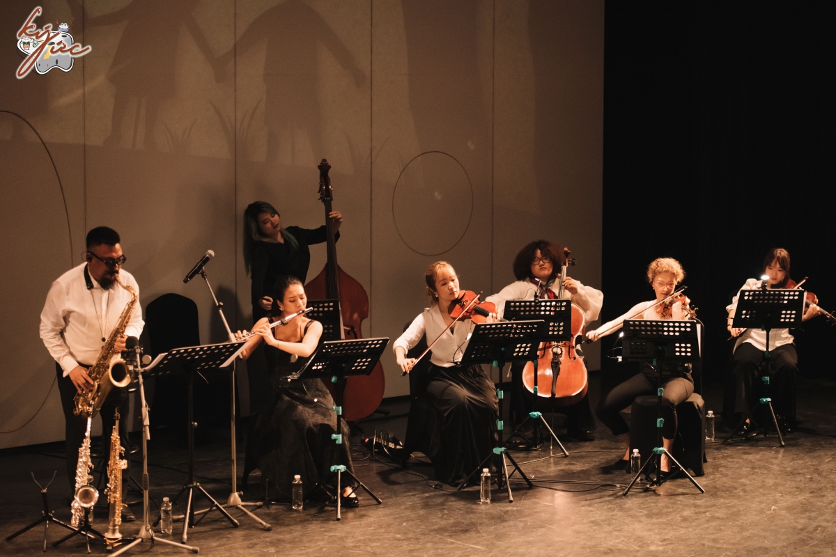 Giám đốc âm nhạc, nghệ sĩ kèn Saxophone Quyền Thiện Đắc và các nghệ sĩ nhóm ngũ tấu dây, sáo.