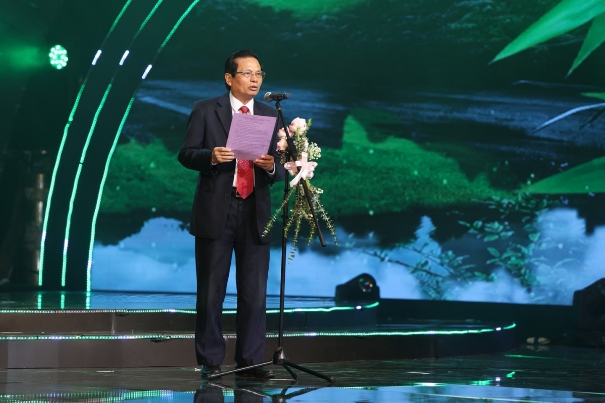 TS. Lê Doãn Hợp phát biểu tại đêm nhạc.