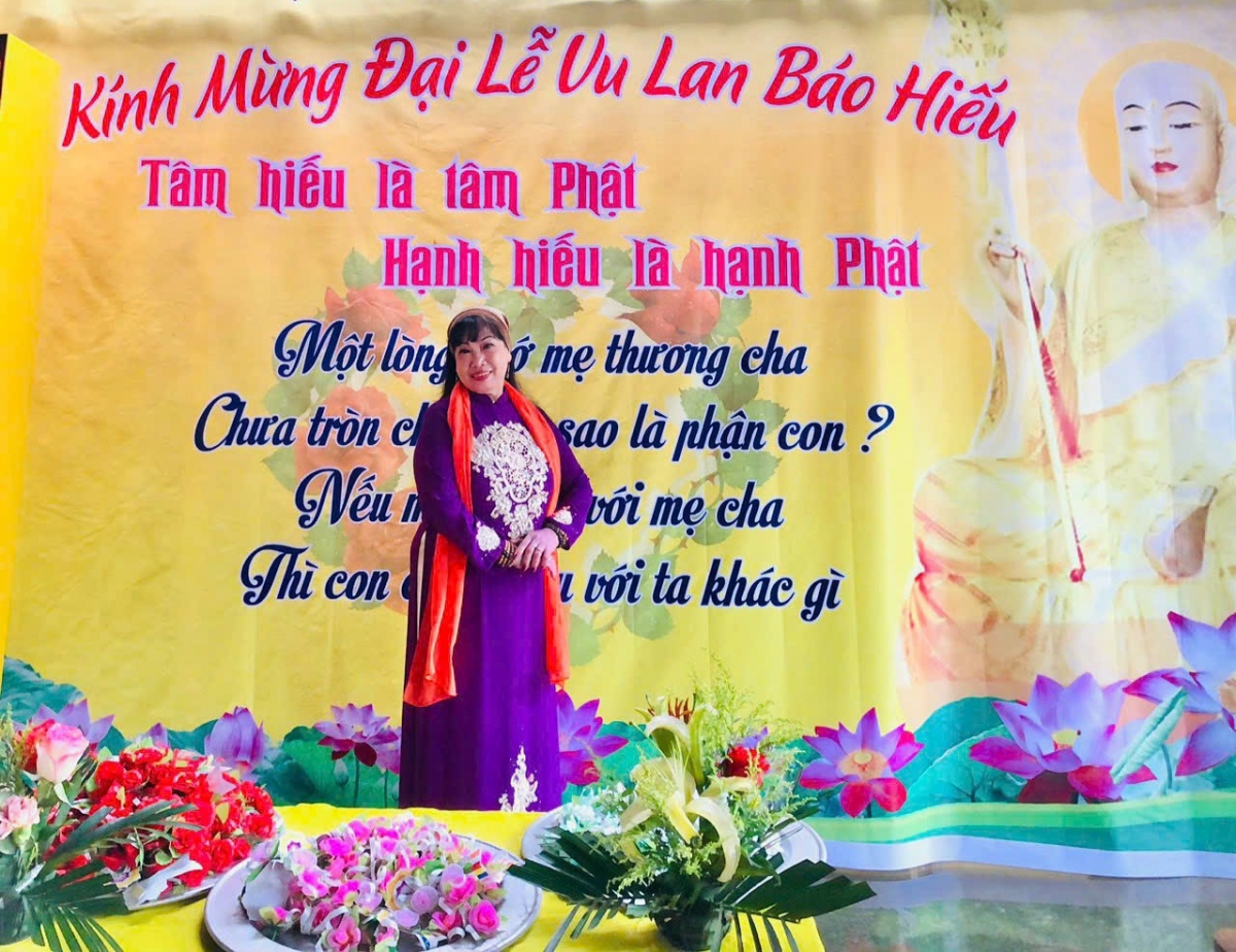 “Tôi viết bài hát tự nhiên từ cảm xúc, từ trái tim của mình. Với hình ảnh người mẹ thương yêu, cũng là hình ảnh của những bà mẹ nói chung, hy vọng sẽ chạm đến trái tim của mọi người.” - NSUT Thúy Đạt