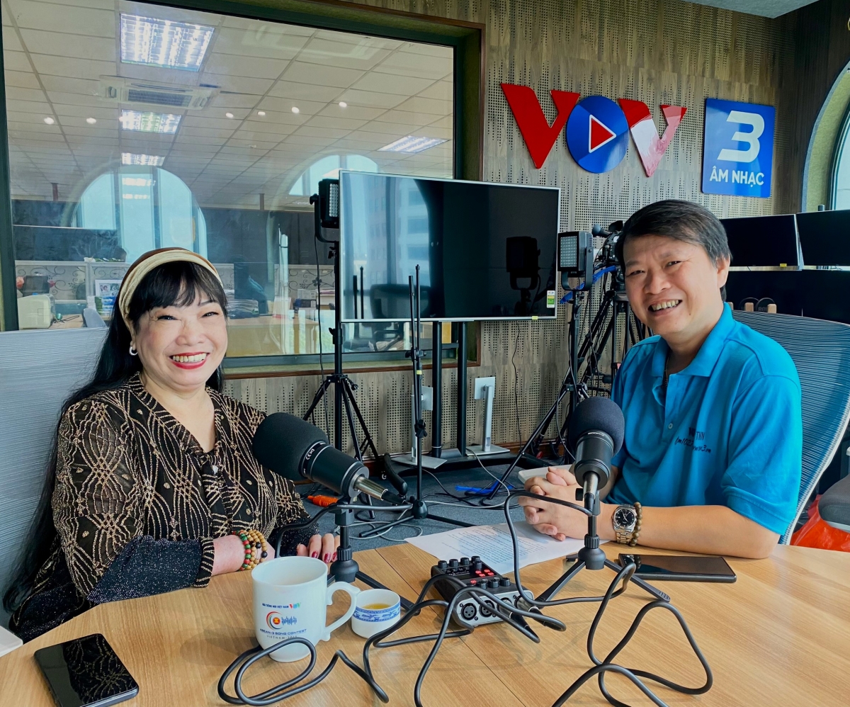 NSUT Thúy Đạt tại Studio của Vov3