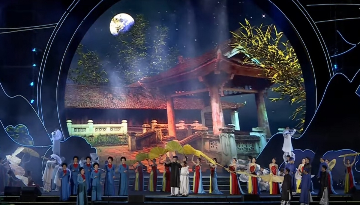 Không khí tưng bừng sôi nổi tại sân khấu của Festival 2023