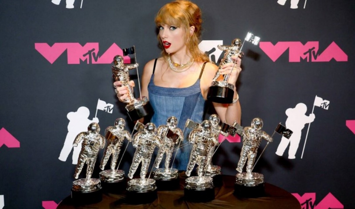 Taylor Swift với chiến thắng giòn giã tại VMAs 2023.
