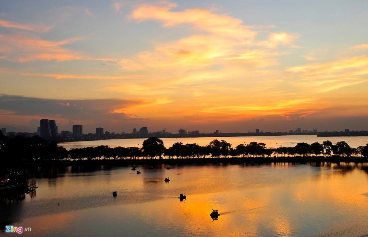 Đường Thanh Niên, Hồ Tây Hà Nội đón bình minh (ảnh st)