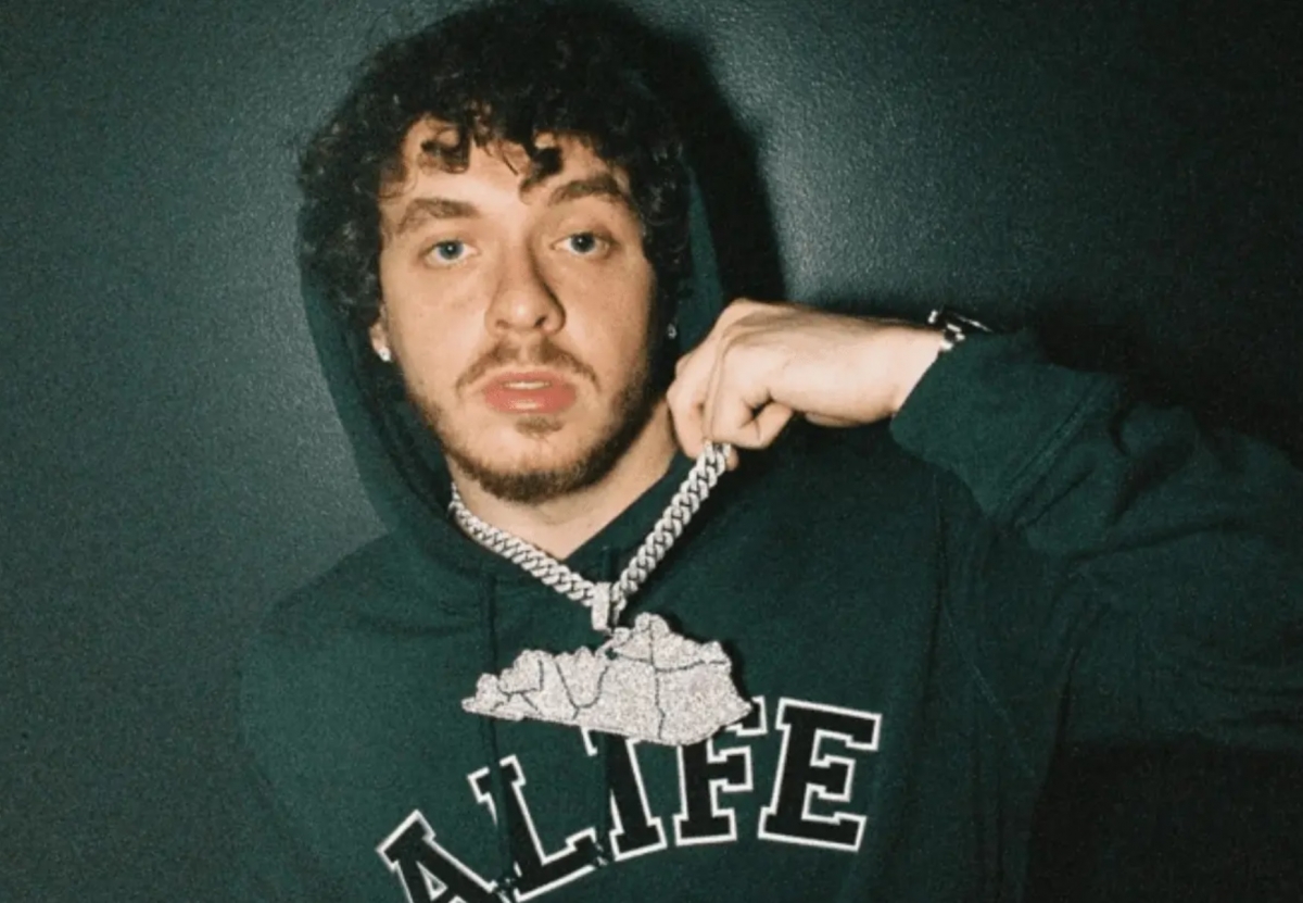 Jack Harlow sinh năm 1998 là một rapper nổi tiếng người Mỹ.