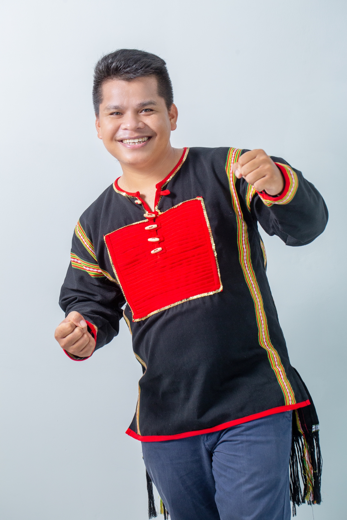 Ca sĩ Ksor Sơn - Nhà hát Trưng Vương
