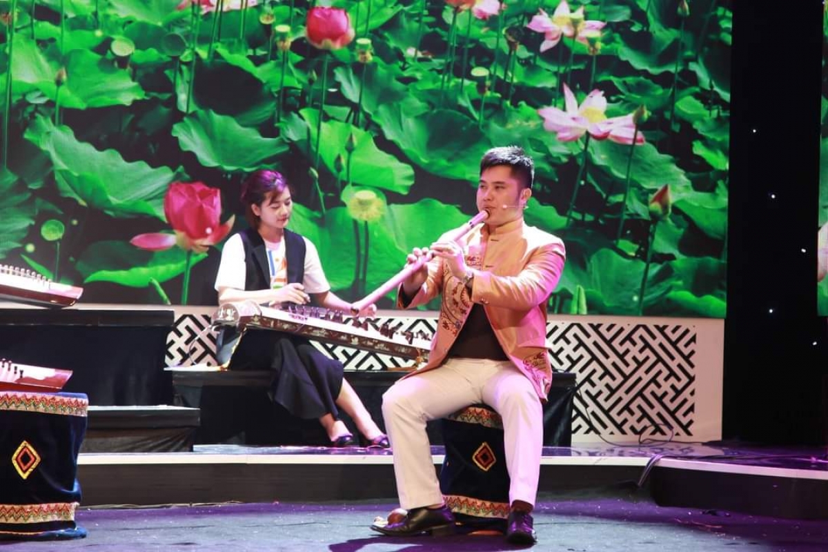 Tôi rất mong muốn truyển lửa cho các bạn trẻ qua niềm đam mê của tôi với âm nhạc dân tộc nói chung và cây sáo trúc nói riêng