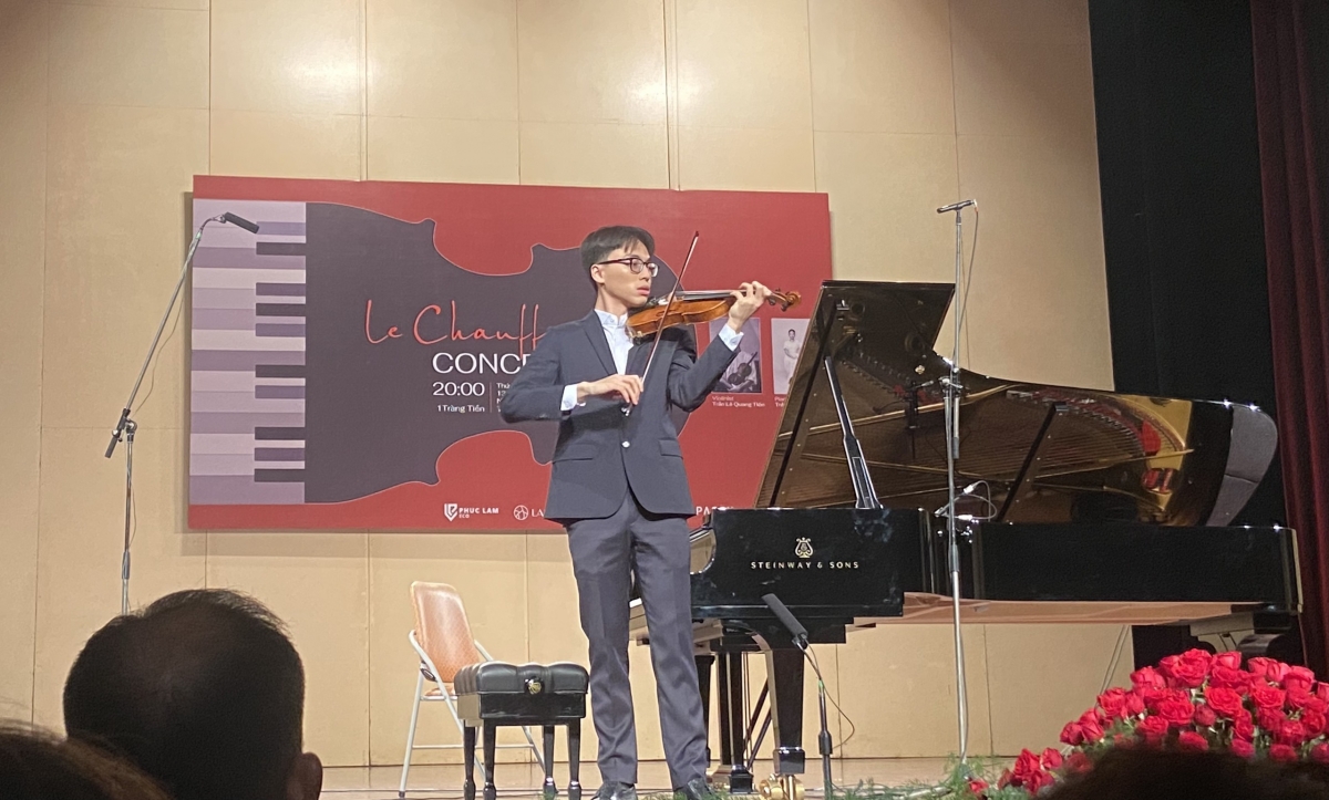 Màn solo của nghệ sĩ Trần Lê Quang Tiến.