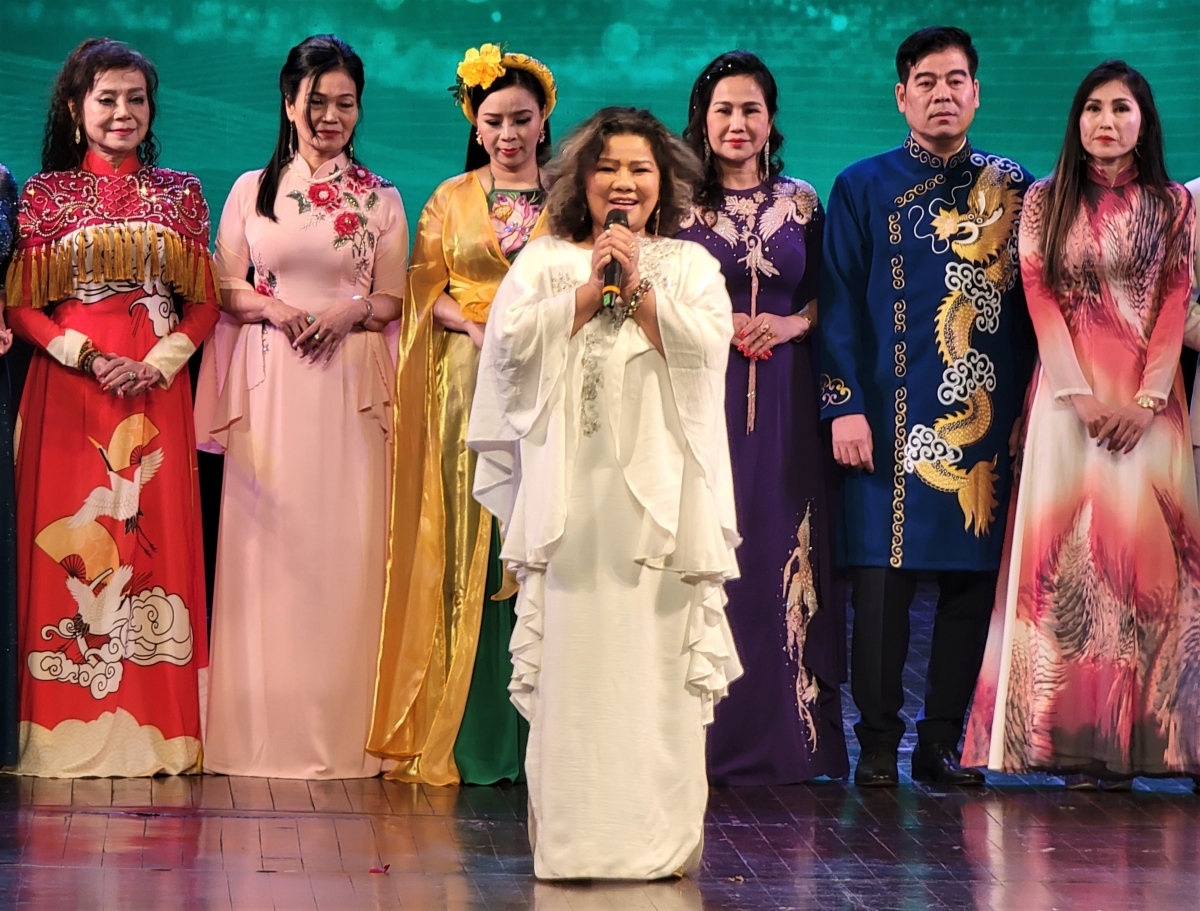 NSND Thanh Hoa, Chủ tịch Hội bảo vệ bản quyền của nghệ sĩ biểu diễn âm nhạc Việt Nam phát biểu.