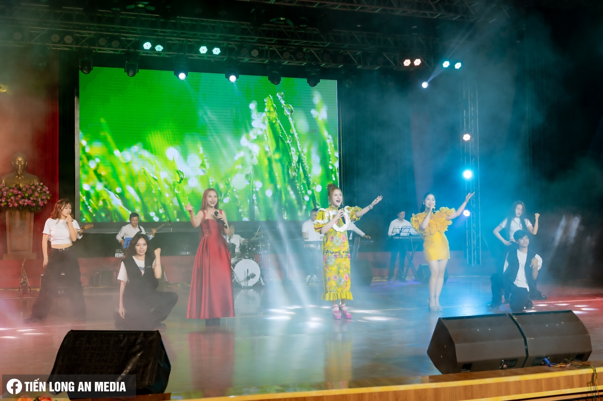 Nhạc phẩm Sức xuân. (CS My Lam, Thanh Huyền, Vân Anh)