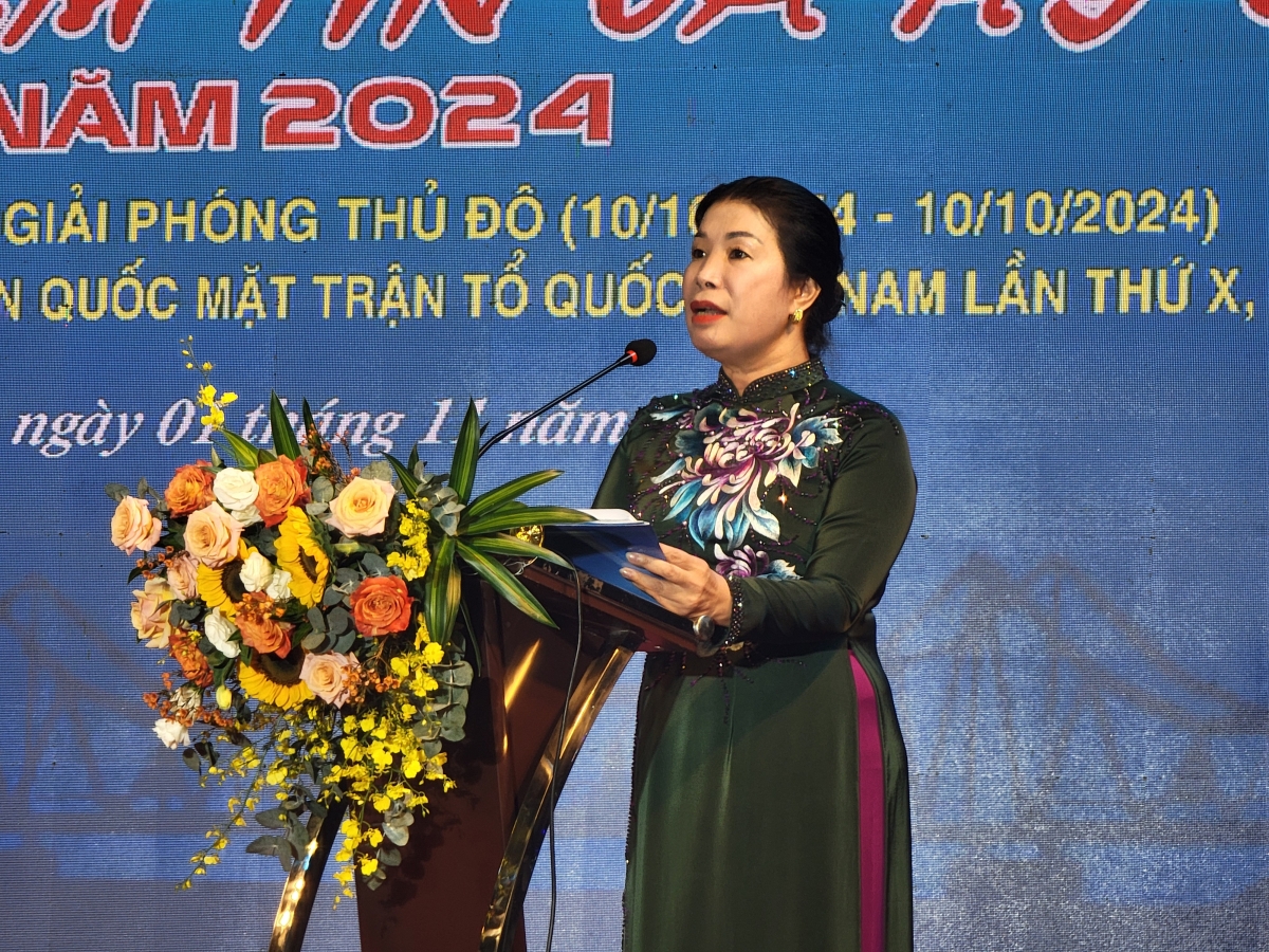 Bà Trần Thị Vân Anh, Phó Giám đốc Sở Văn hóa, Thể thao Hà nội, Trưởng ban tổ chức phát biểu khai mạc Liên hoan.