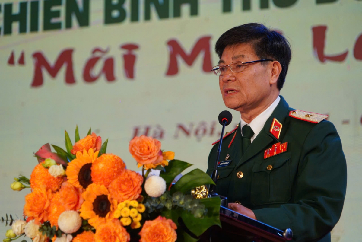 Thiếu tướng Nguyễn Mạnh Sử, phó Chủ tịch Hội Cựu chiến binh Thành phố, đồng trưởng ban tổ chức Liên hoan phát biểu khai mạc Liên hoan.
