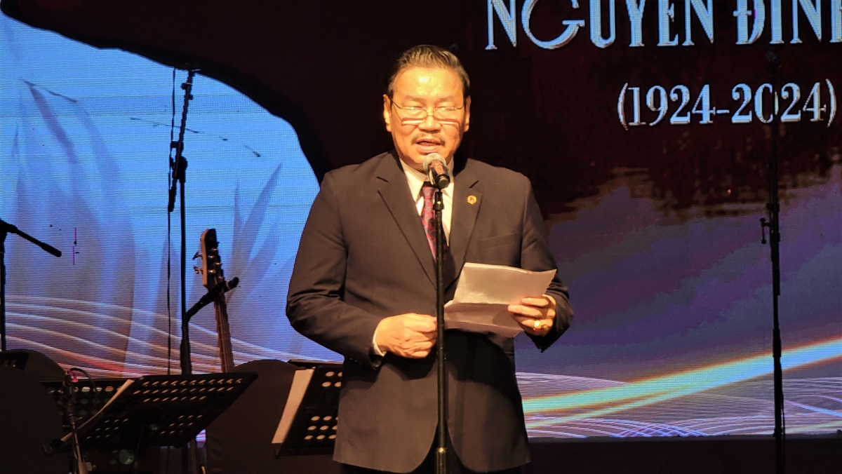 TS Đoàn Thanh Nô, nhà nghiên cứu Văn hóa Dân gian, phó Chủ tịch thường trực Liên hiệp các Hội Văn học Nghệ thuật Việt Nam phát biểu khai mạc chương trình.