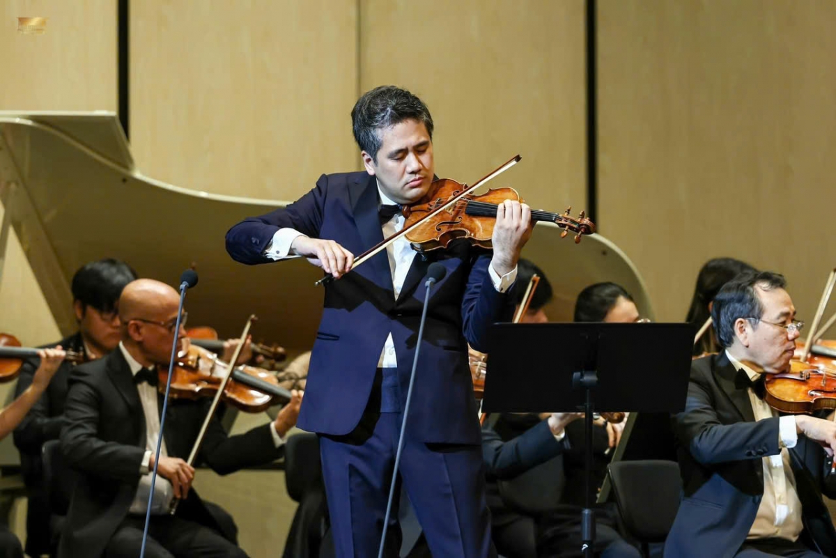 NSND violin Bùi Công Duy.