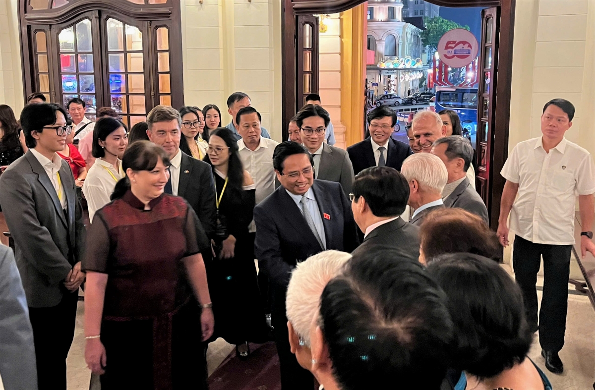 Thủ tướng Chính phủ nước Cộng hòa Xã hội Chủ nghĩa Việt Nam, Phạm Minh Chính và phu nhân tới dự chương trình hòa nhạc "Cello fundamento 8".