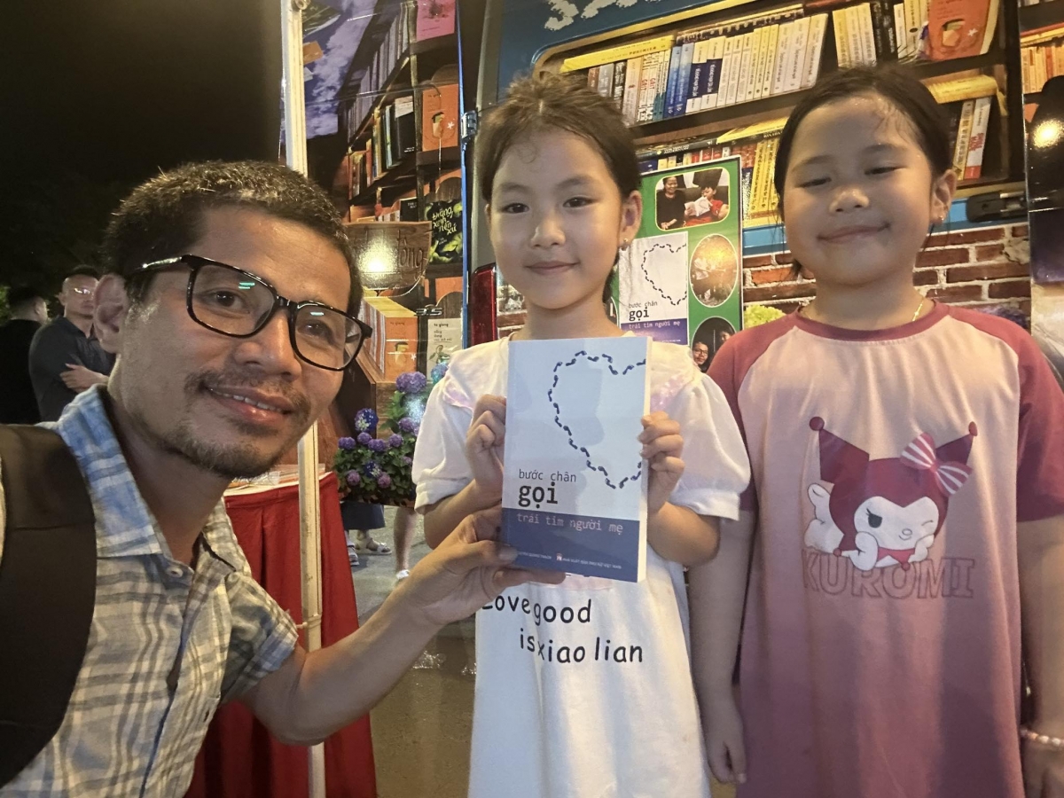 Hành trình 20 năm "cõng" sách - Nguyễn Quang Thạch
