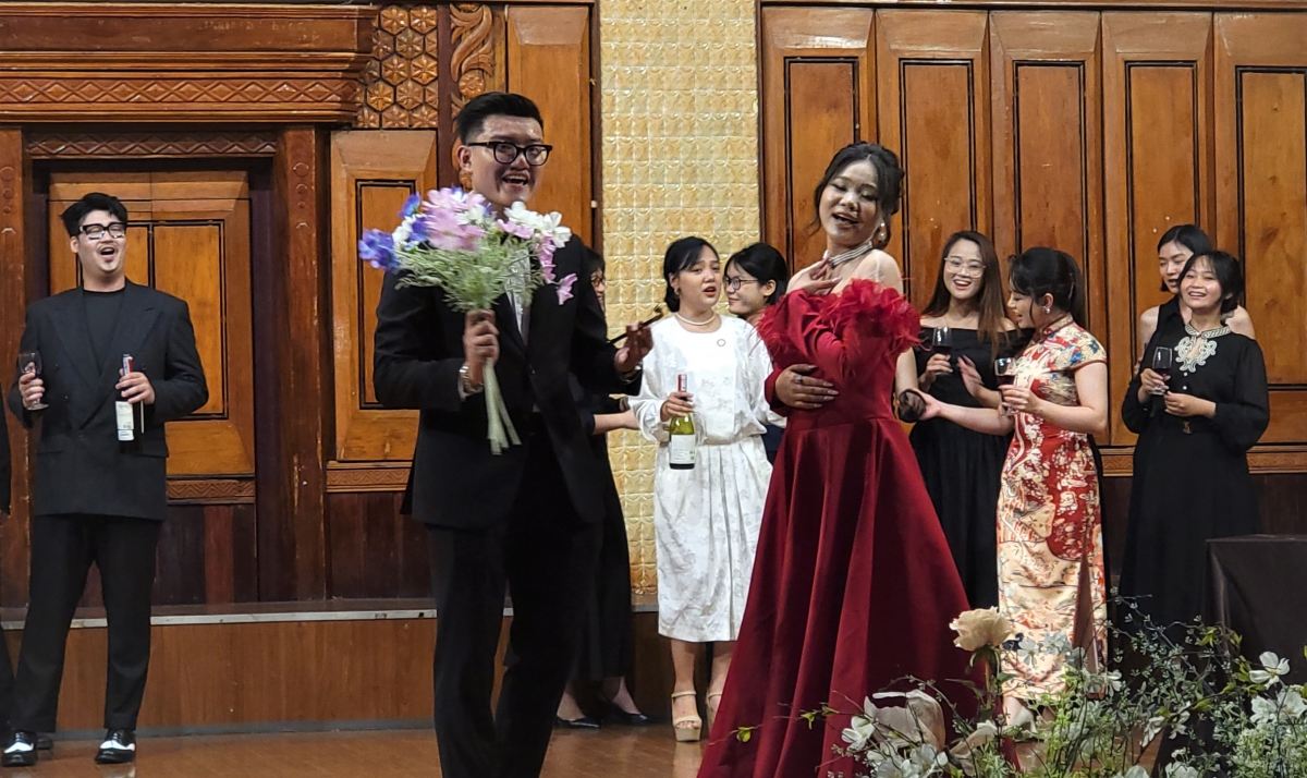 Một cảnh trong vở Operetta "Xứ Cười".