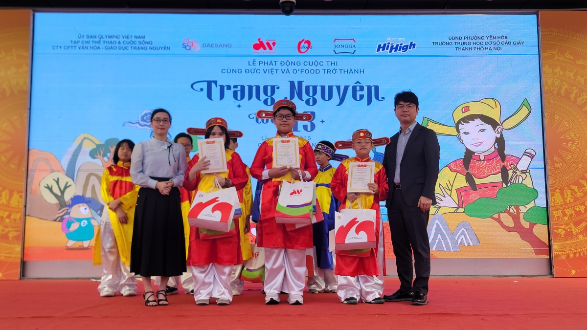 Các sĩ tử đoạt giải Bảng Nhãn của cuộc thi.
