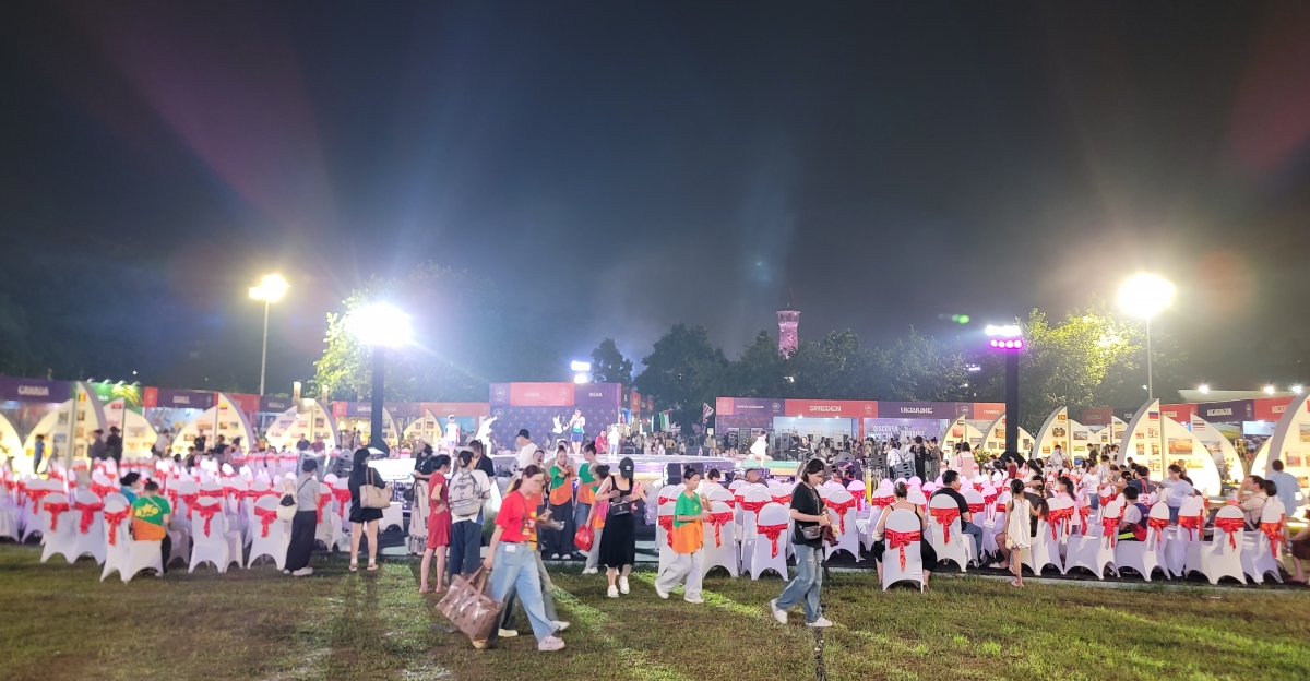 "Lễ hội Văn hóa Thế giới tại Hà Nội lần thứ nhất".