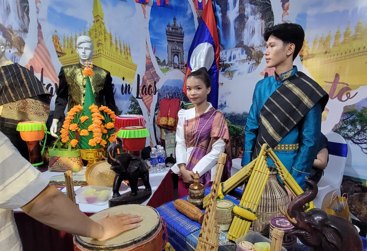 Gian trưng bày của Cộng hòa Dân chủ Nhân dân Lào.