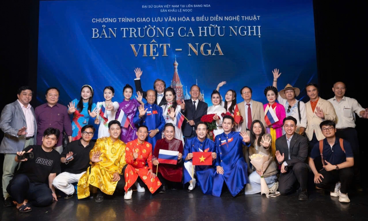 NSUT Hải Yến cùng đồng nghiệp