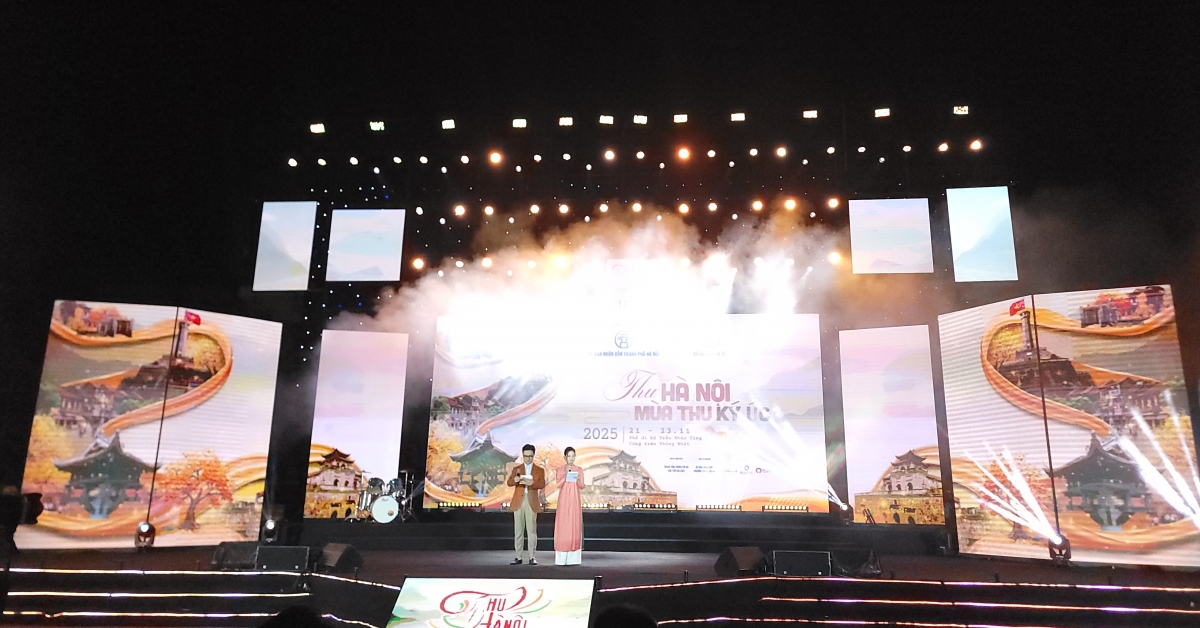 Sâm khấu Lễ Khai mạc Festival Thu Hà Nội lần thứ 3 năm 2025.