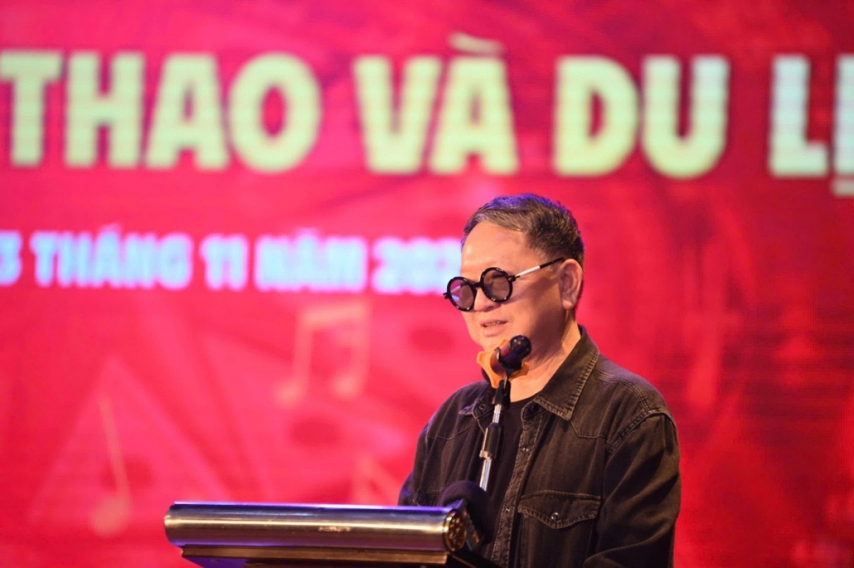 Thiếu tướng, nhạc sĩ Đức Trịnh - Chủ tịch Hội Nhạc sĩ Việt Nam phát biểu tại Lễ phát động.