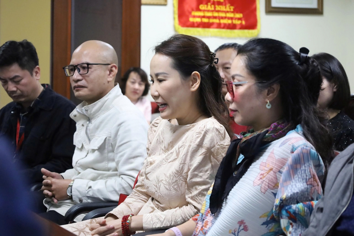 Nhạc sĩ Giáng Son (thứ hai từ phải sang) – Hội Nhạc sĩ Việt Nam, Ủy viên Hội đồng Giám khảo Ca khúc.