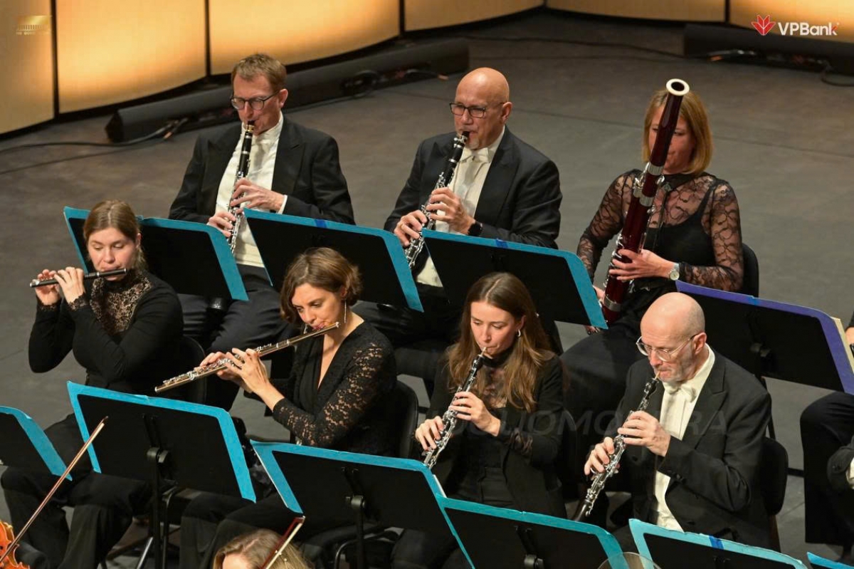 Vienna Chamber Orchestra đã mang đến một không gian nghệ thuật tràn đầy năng lượng. (Ảnh: Nhà hát Hồ Gươm).