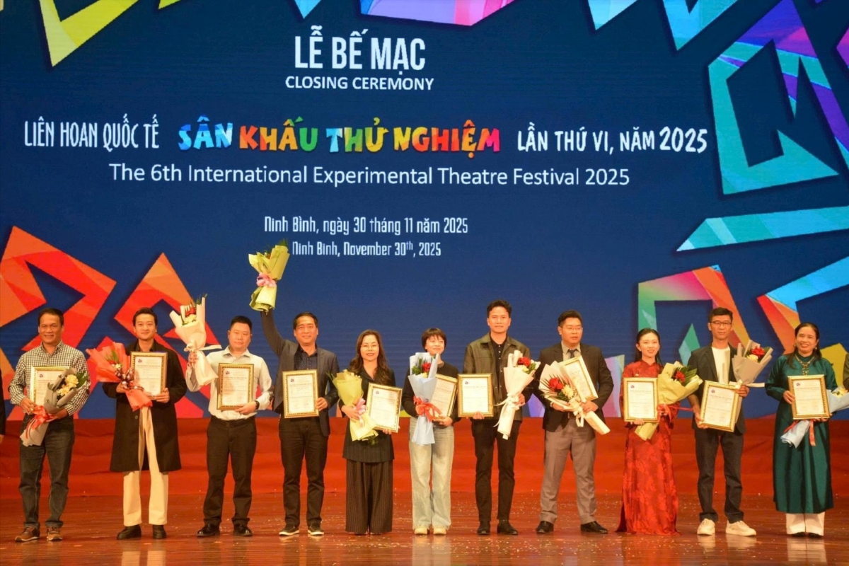 Trao giải xuất sắc cho các thành phần sáng tạo (Hanoimoi.vn).