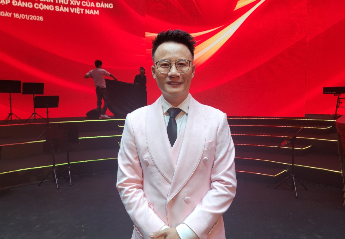 Nhạc sĩ, ca sĩ Hoàng Bách.