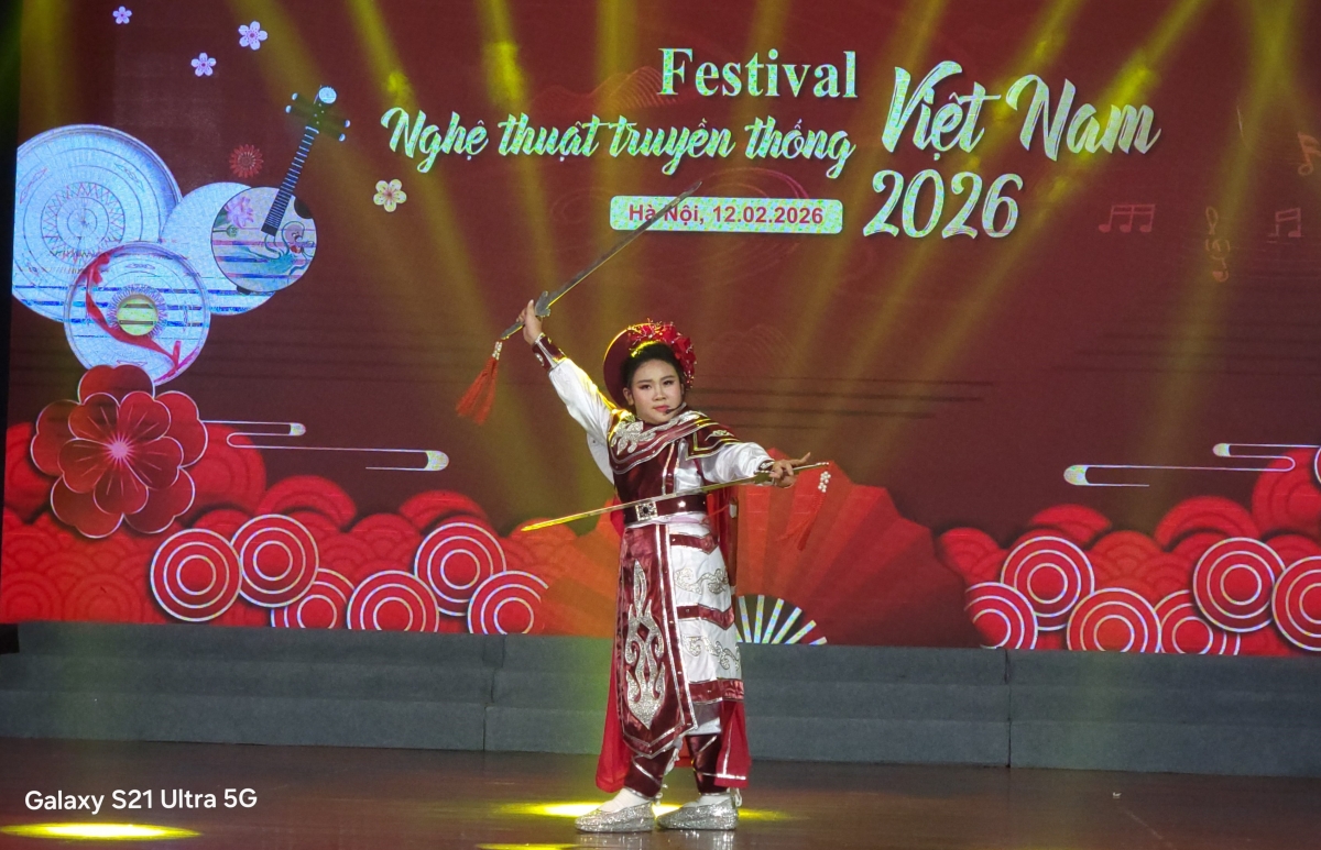 Tiết mục "Bùi Thị Xuân đề cờ" - nhạc Nguyễn Nhit - Hồ Thảo Nhi.