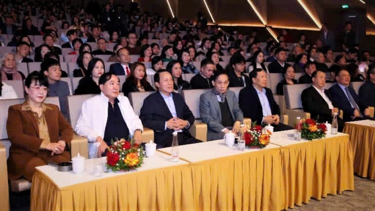 ​Các đồng chí lãnh đạo, đại biểu và khách quí tham dự Đêm Hòa nhạc (Ảnh BTC).