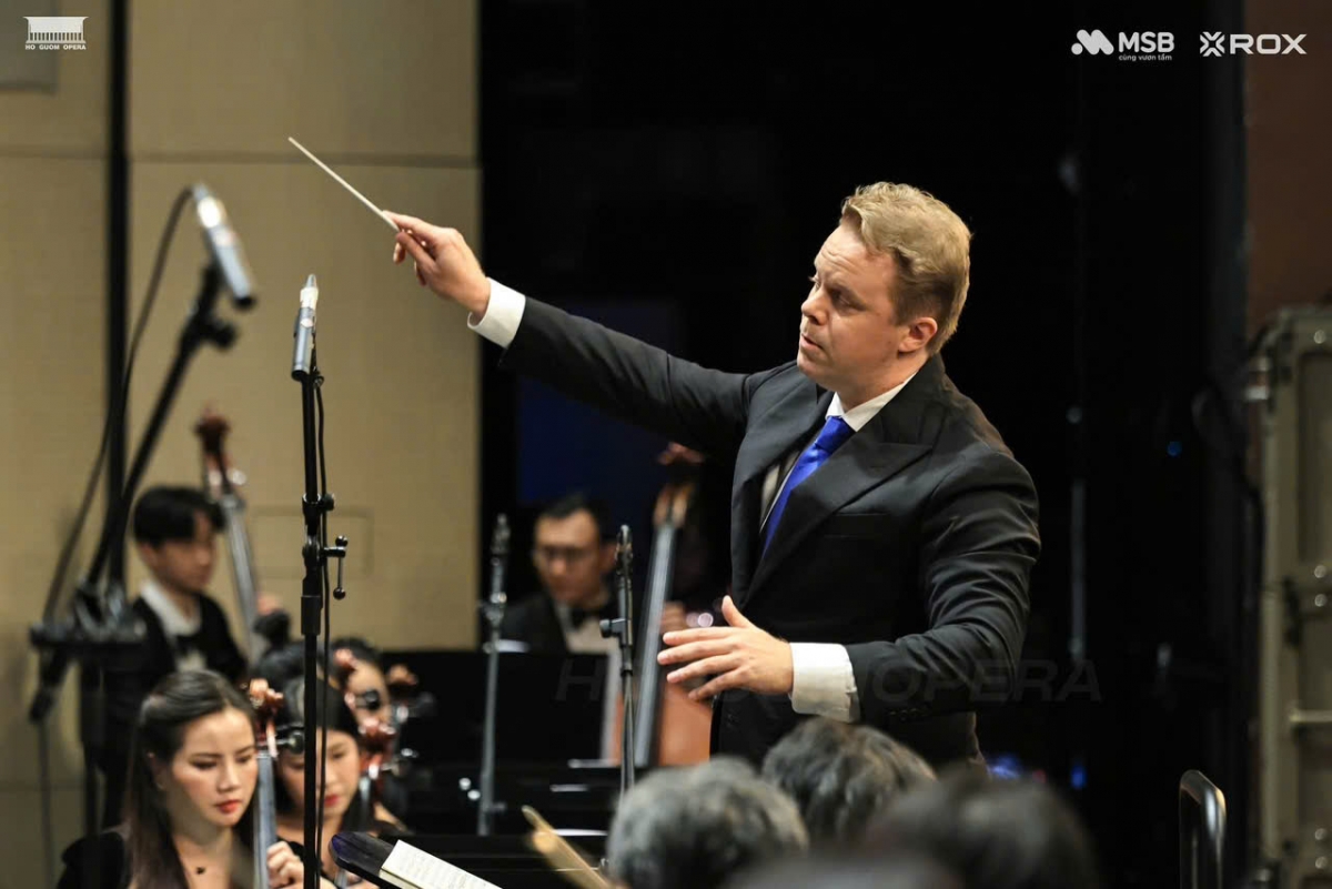 Nhạc trưởng người Phần Lan Kalle Kuusava (Ảnh BTC).