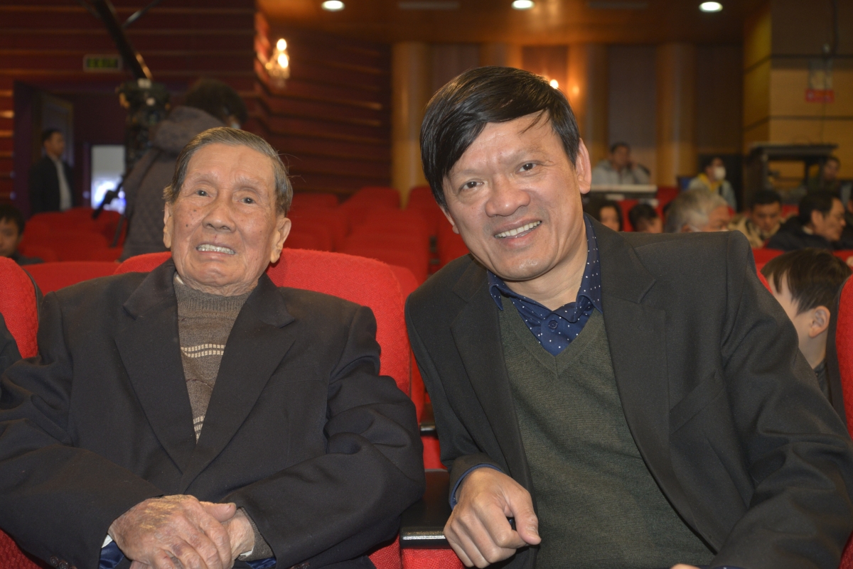 Nhac sĩ Phạm Tuyên và nhà báo Tạ Toàn tại Đài TNVN.