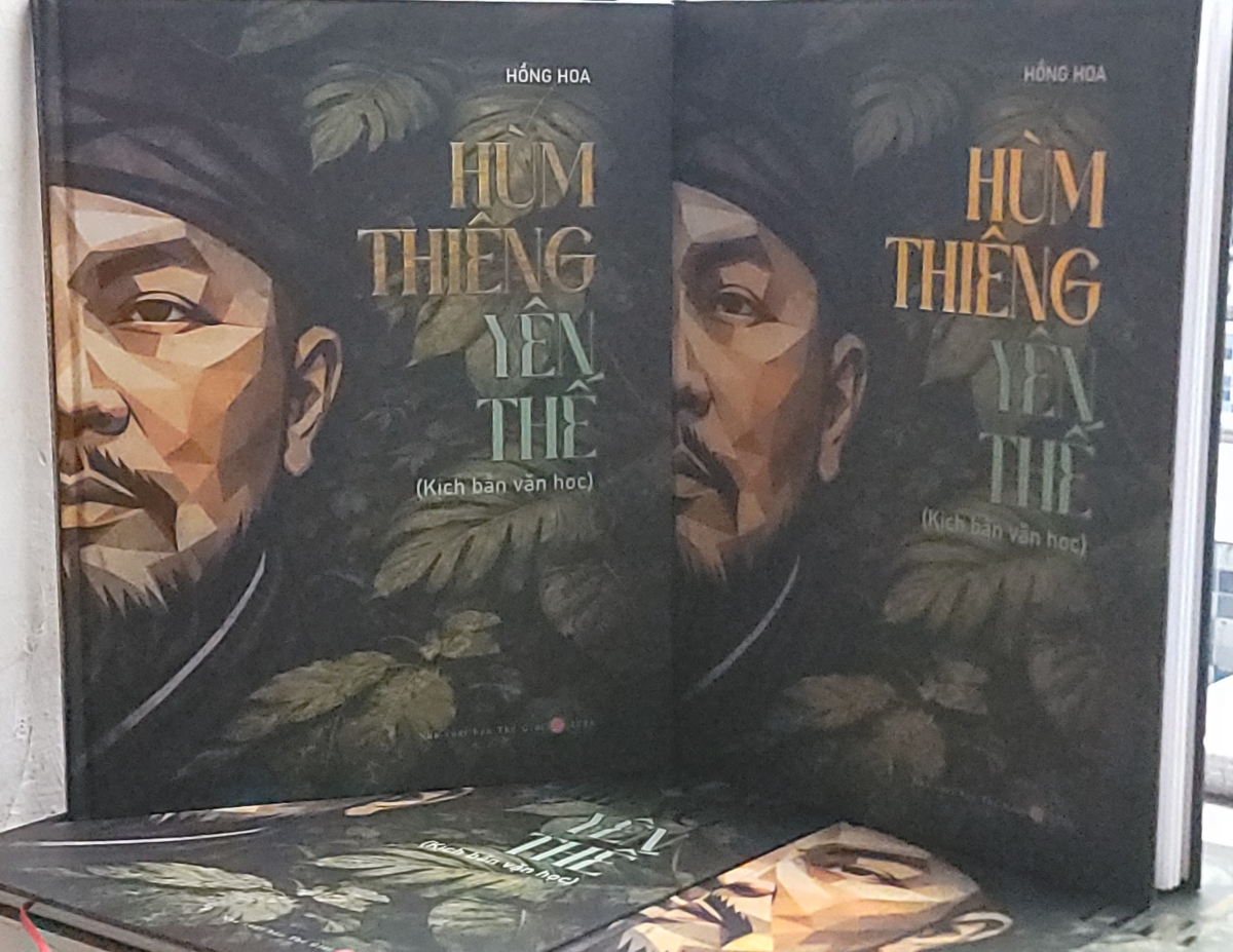 Cuốn kịch bản Hùm Thiêng Yên Thế của nhà biên kịch Hồng Hoa.