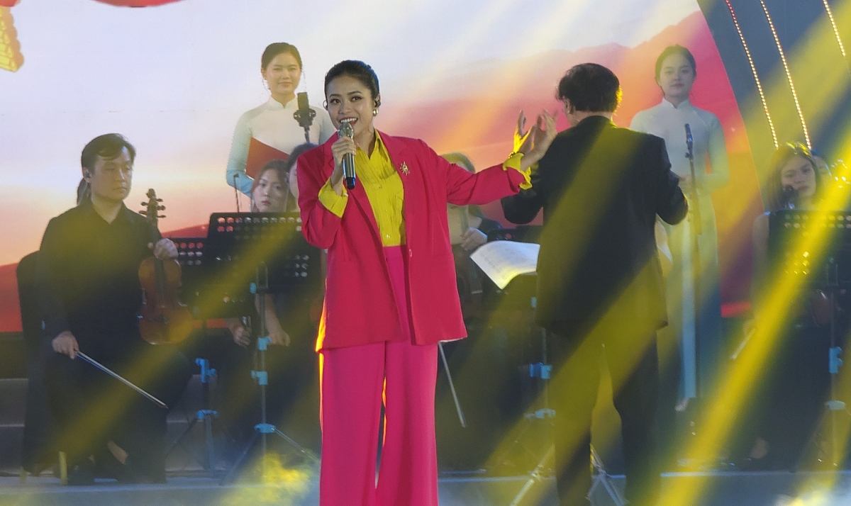 Nhạc sĩ, ca sĩ Hoàng Hồng Ngọc.